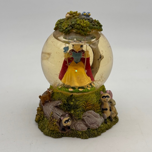 Disney Parks Snow White and the Seven Dwarfs Mini Collectible Water Snow Globe - Picture 1 of 8